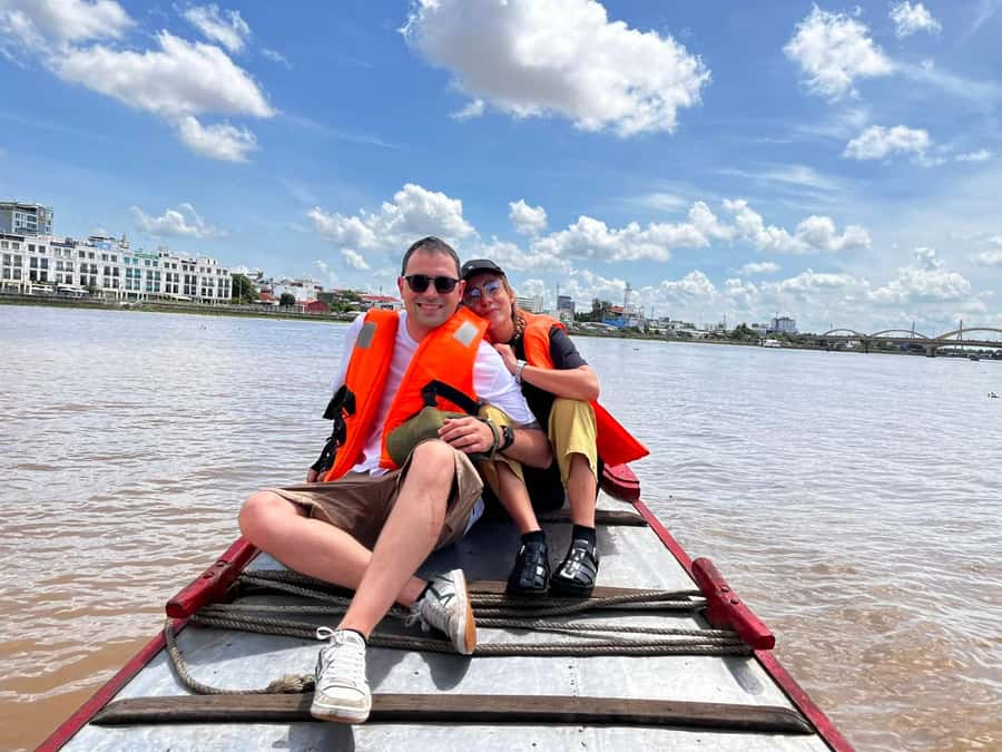 1 Day Mekong Tour: Cai Rang Floating Market & MyTho-Ben Tre - Fruit, folk music, and the end of the river day