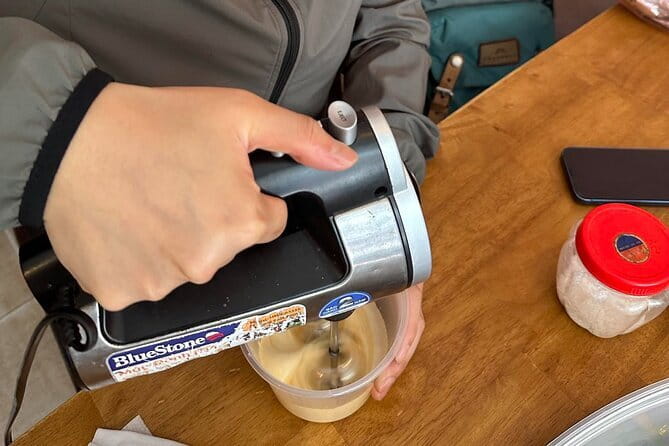 1 hour Egg Coffee Cooking Class with Snack and Local Instructor - Watching the demonstration before you take over