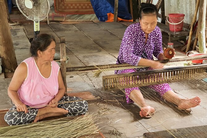 Ben Tre: Scooter, Culture, Sailboat and Mekong Food (Half Day) - A home meal with four to five Mekong dishes