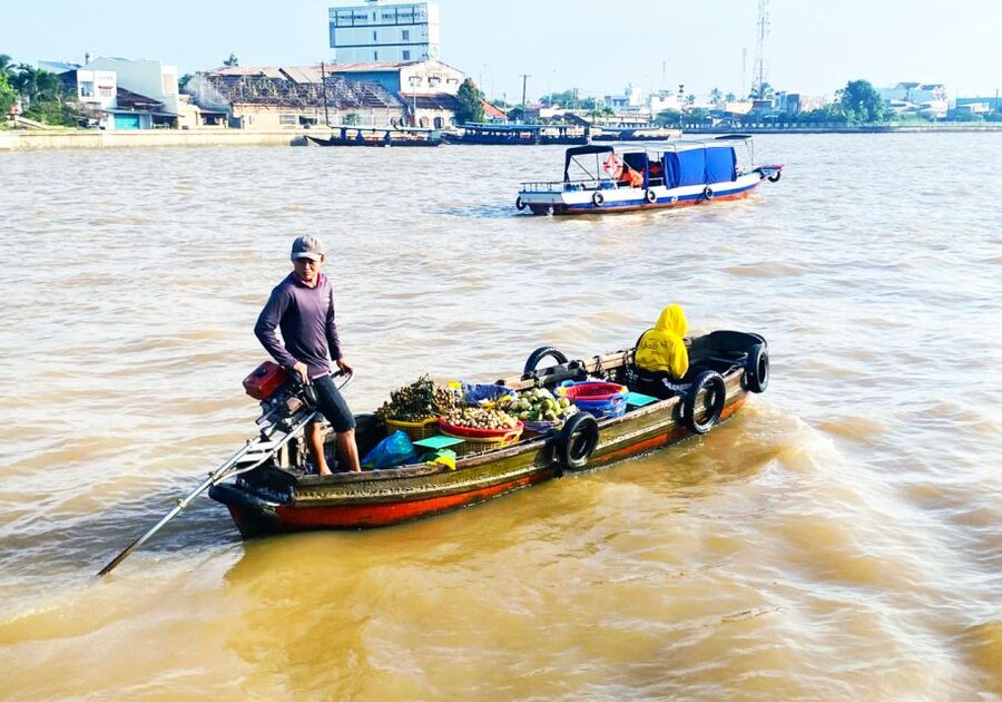 'Cai Rang' Floating Market 2-Day Tour With Biking & Boating - Cai Rang before breakfast