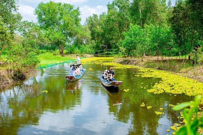 Can Tho Bike Tour in Mekong Delta - What the guides add to the experience