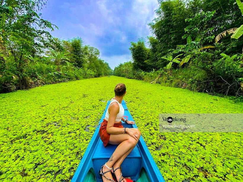 Can Tho: Lung Ngoc Hoang Nature Reserve & Forest Tour - Entering Lung Ngoc Hoang by boat