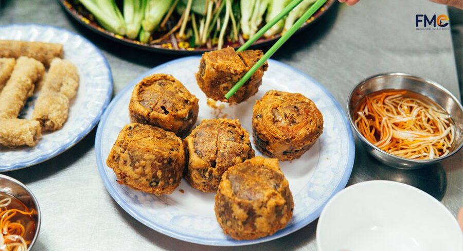 Can Tho: Walking street food tour designed by local chef - BBQ rolls on Đường Đề Thám