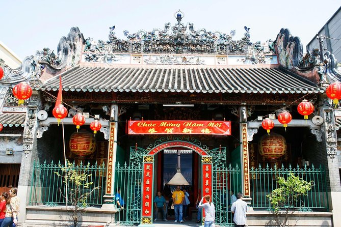 Chinatown Cyclo Journey Half-day Tour - Shopfronts, herbs, and narrow Chinatown lanes