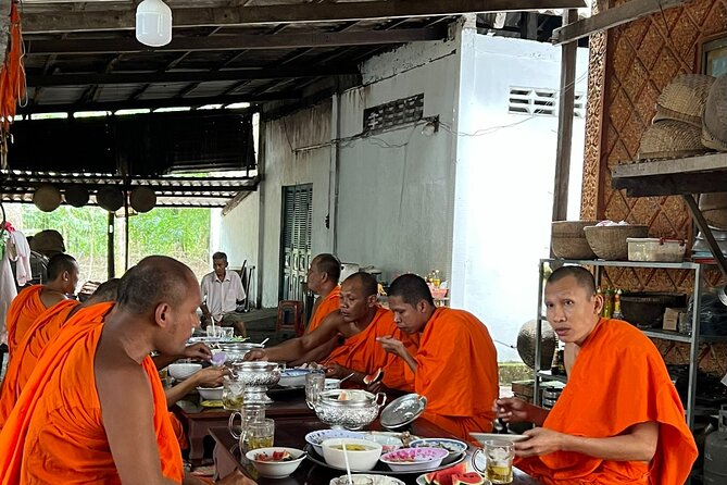 Con Son Islet – The Precious Gem Of Can Tho - Stop One: Fish Farms and Mekong River Species