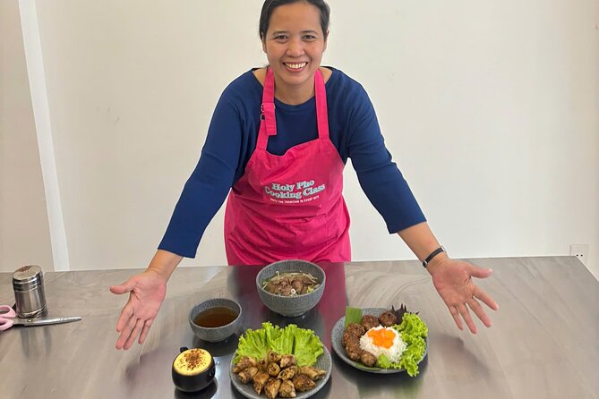 Cook 4 Local Vietnamese Dishes In Pink-themed Class & Market Tour - Eva and Kelsey set the tone