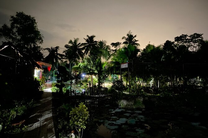 Cu chi Tunnel & Mekong Delta Full Day BBQ Lunch Lux Group 10 pax - Cruising toward the bee farm