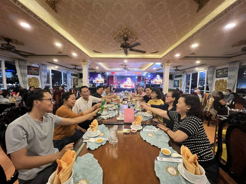 Deluxe Dining Cruise by DeluxeGroupTours - Who will enjoy this evening most
