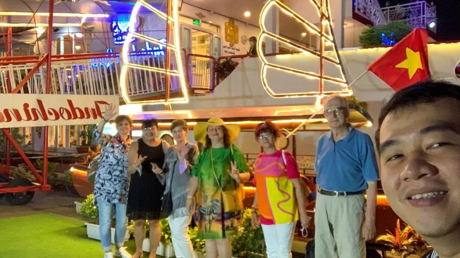 Deluxe Dining Cruise by DeluxeGroupTours - Meeting at 6:30 p.m. and reaching Nha Rong harbor