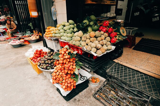 Early Riser Walk: Grandma Noodles, Cafe, Exotic Fruits & History - Fruit and market life at Vuon Chuoi
