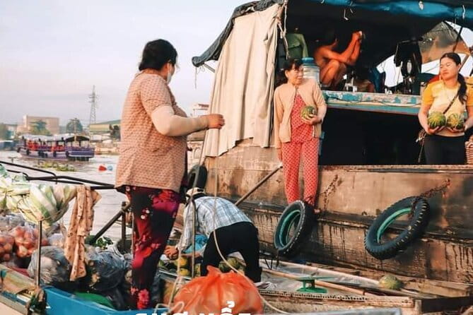 Explore Floating Market with Local People - Key points to know before booking