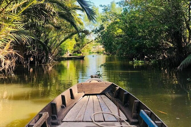 Explore Floating Market with Local People - Ninh Kieu Wharf and the city by the river