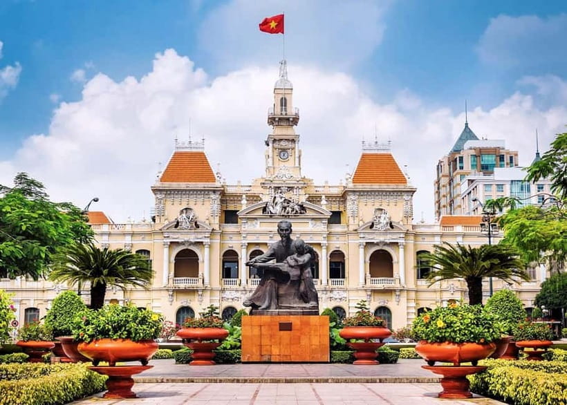 Explore The Most Tourist Attractions In Ho Chi Minh City - Notre Dame Cathedral and the Central Post Office show old Saigon