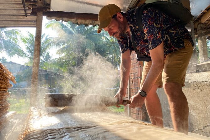 Floating Market & Hidden Canals – Small Group Morning Boat Tour - Pineapple, a second boat ride, and an optional stop