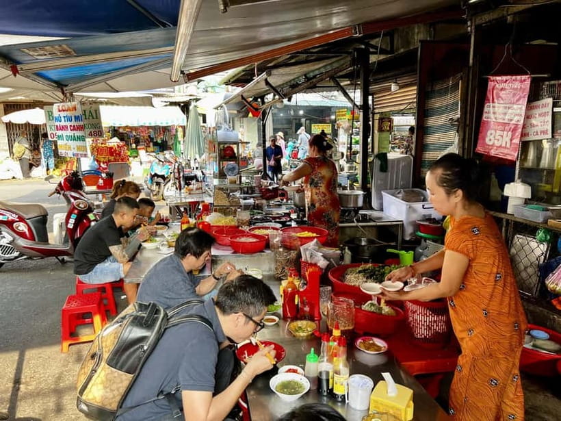 Free E-Sim Saigon Hidden Gems Tour with Local Guide - A quiet hour at the Vietnamese National Buddhist Temple