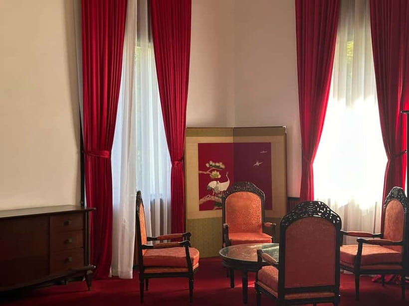 Free E-Sim War Remnants Museum & Independence Palace Tour - What the guides add to the experience