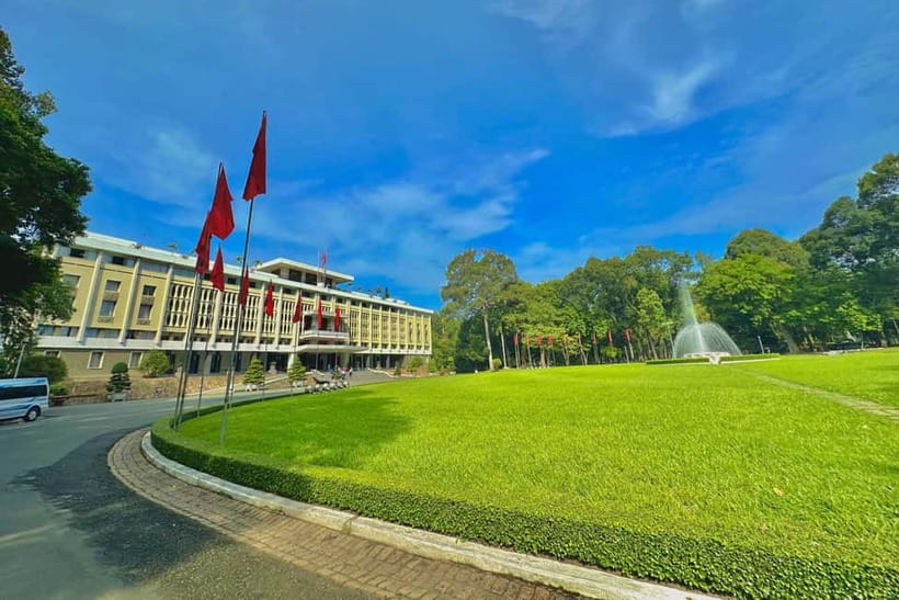 Free E-Sim War Remnants Museum & Independence Palace Tour - Entering Independence Palace in Ho Chi Minh City