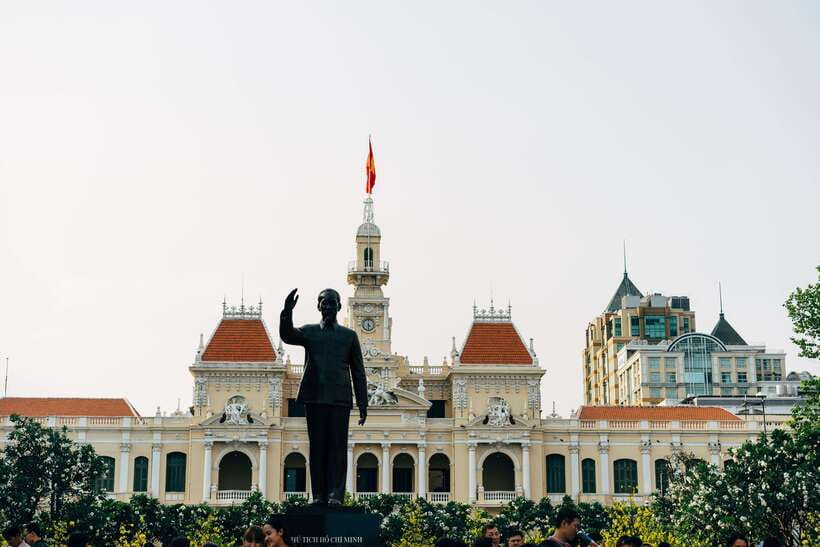 From HCM: City Highlights & Chinatown Trips – Water Bus Tour - Ben Thanh Market for final shopping