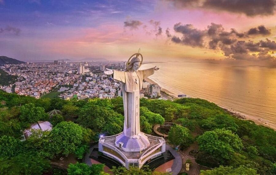 From HCM: Vung Tau Beach - Relax At A Beautiful Beach - A local lunch with the coast on the menu