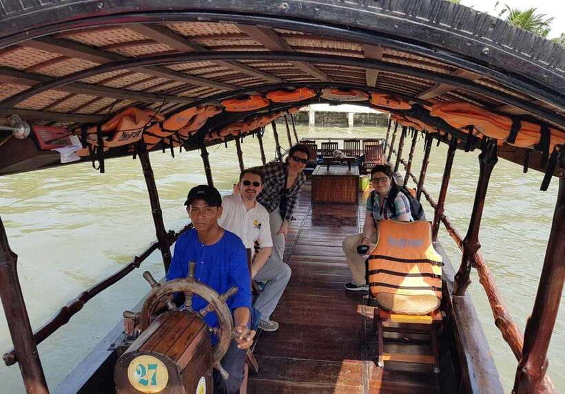 From Ho Chi Minh City: Mekong Delta Day Trip with Lunch - Fruit, honey tea, music, and a local family visit