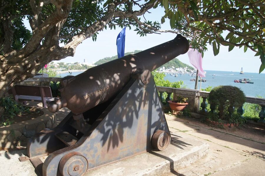 From Ho Chi Minh city: Vung Tau Beach Private Day Tour - Climbing to the Great Jesus Christ Statue