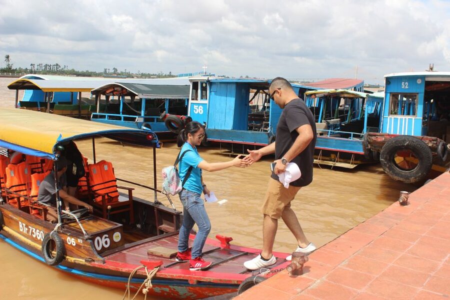 From Ho Chi Minh: Mekong Delta Private Day Tour - The narrow rowing boat through the palm canal