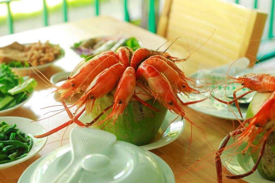 From Ho Chi Minh: Mekong Delta Tour to My Tho & Ben Tre 1Day - Vinh Trang Pagoda, a graceful first stop