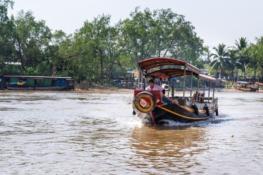 From Ho Chi Minh: Mekong Delta with Ben Tre 1 Day Tour - Paddling through water-coconut canals