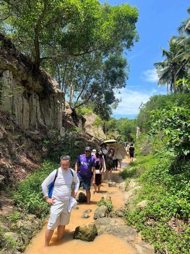 From Ho Chi Minh: Mui Ne daily tour (With Jeep Or ATV) - Lunch and free time beside Mui Ne Beach