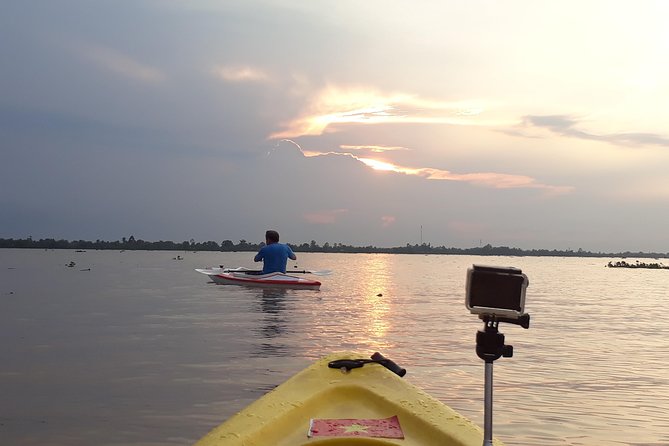 Full Day Off The Beaten Track the Mekong Delta. - Lunch, coffee, fruit, and local food