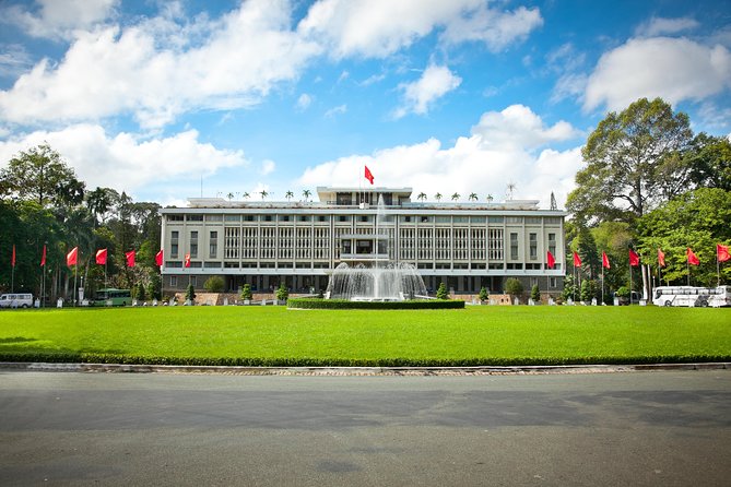 Full-Day Private Ho Chi Minh City Tour - A difficult hour at the Thich Quang Duc Monument