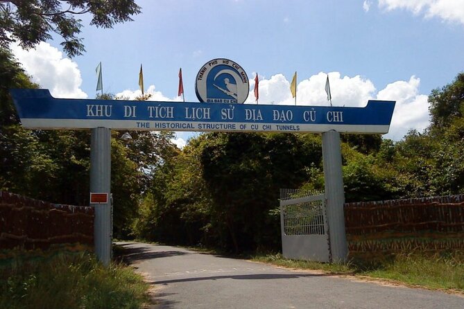Half-Day Cu Chi Underground Tunnels Tour with Pick Up - What the guide adds to the visit