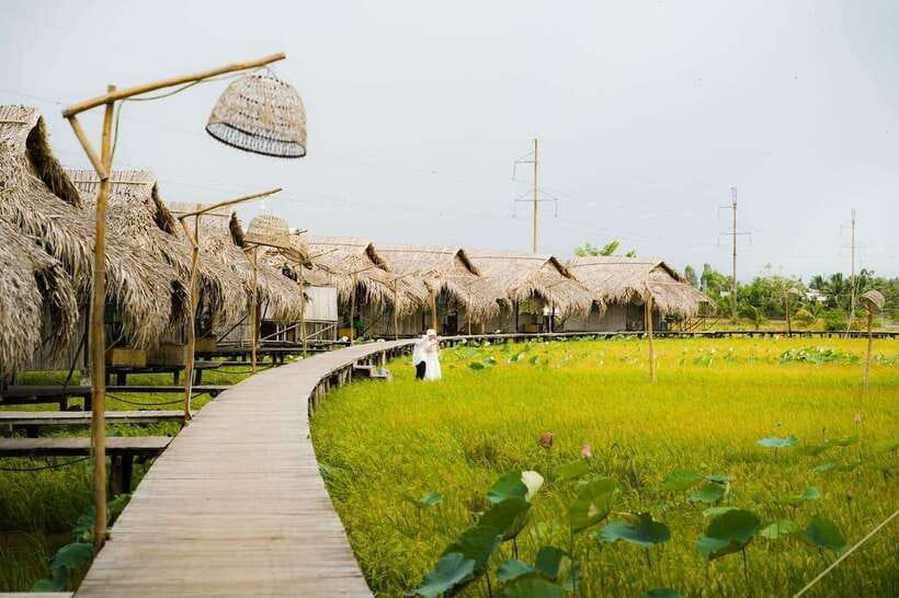 HCM: Authentic Dong Thap Mekong Delta Day Trip & Boat Ride - Learning the craft of water hyacinth