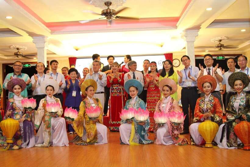 HCM: Saigon River Dinner Cruise - Live music and cultural performance