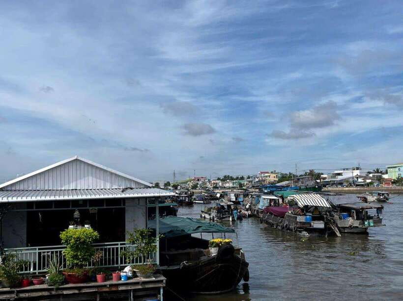 Ho Chi Minh: 1-Day Mekong Delta Tour-Floating Market & Islet - Making traditional cakes and pop rice