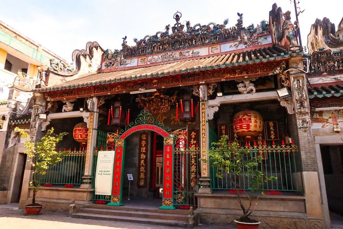Ho Chi Minh Best Walking Tour: Food, Coffee & History - Nguyen Thien Thuat apartment buildings and everyday life