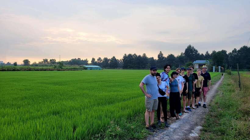 Ho Chi Minh City: 2-Day Bike & Kayak Mekong Delta Tour - Vinh Trang Pagoda and the first afternoon on the river