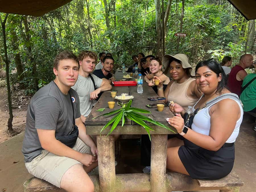 Ho Chi Minh City: Cu Chi Tunnels Ben Duoc VIP Limousine Tour - Vietnamese lunch and included refreshments