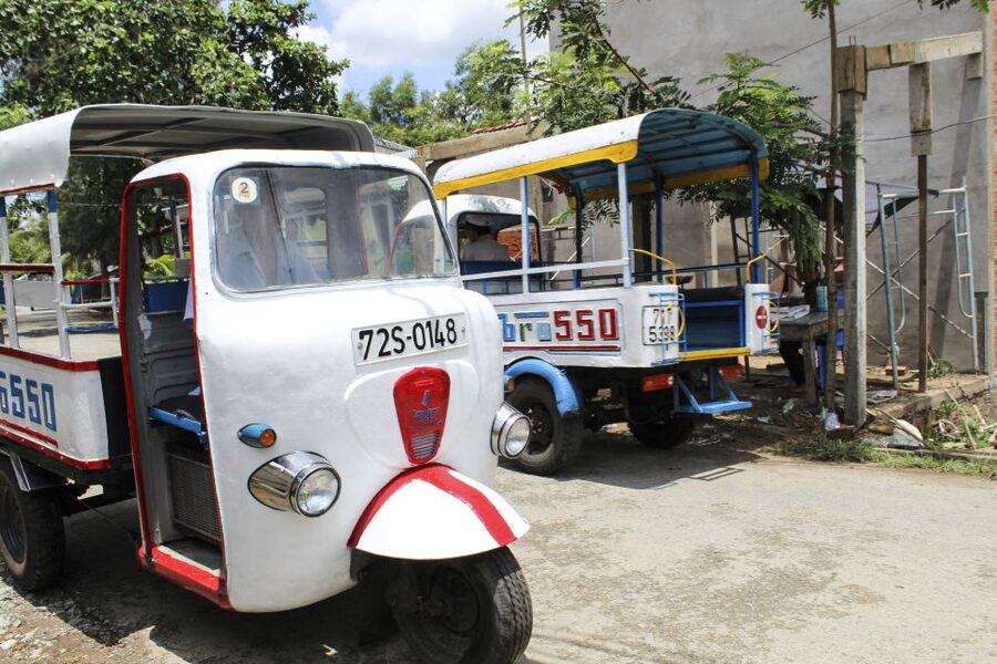 Ho Chi Minh City: Discover Mekong Delta & Coconut Village - Sampan ride through the coconut canals