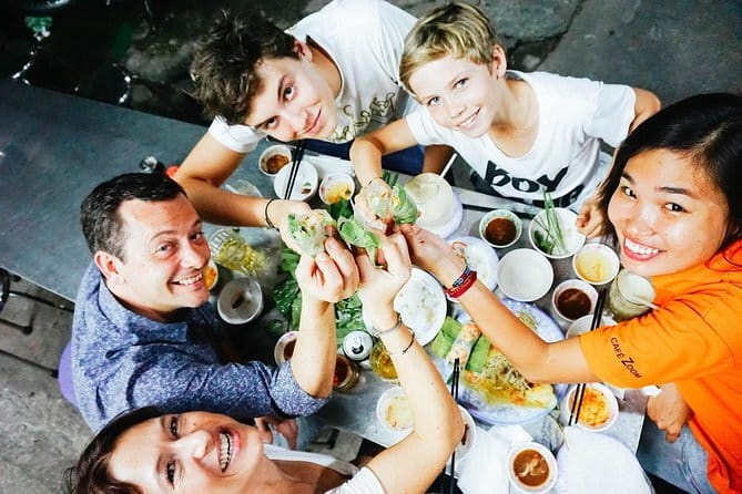 Ho Chi Minh City Food Tour with 8+ Authentic Local Tastings - Nguyen Hue turns the walk into a moving meal