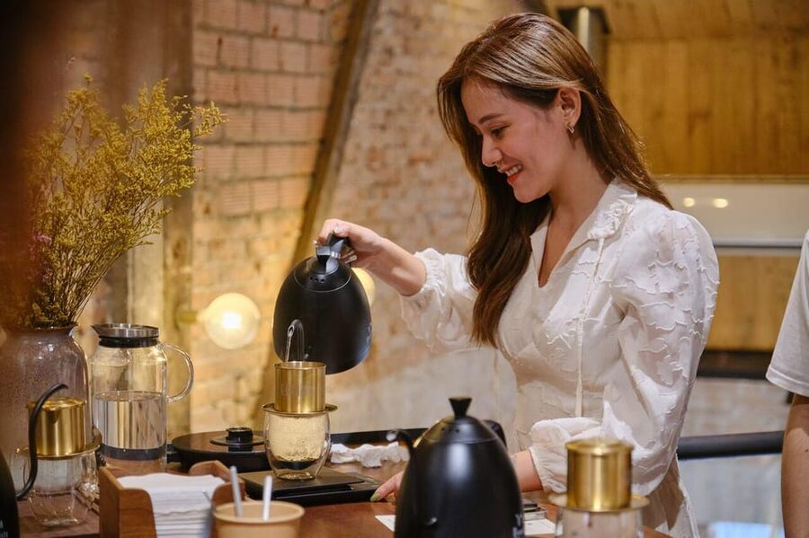 Ho Chi Minh City: Fun and Easy Coffee Workshop for Beginners - Bánh Mì, honey, and yogurt for the final taste