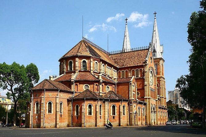 Ho Chi Minh City Half Day Afternoon - 6 Major Attractions - Exploring Ben Thanh Market