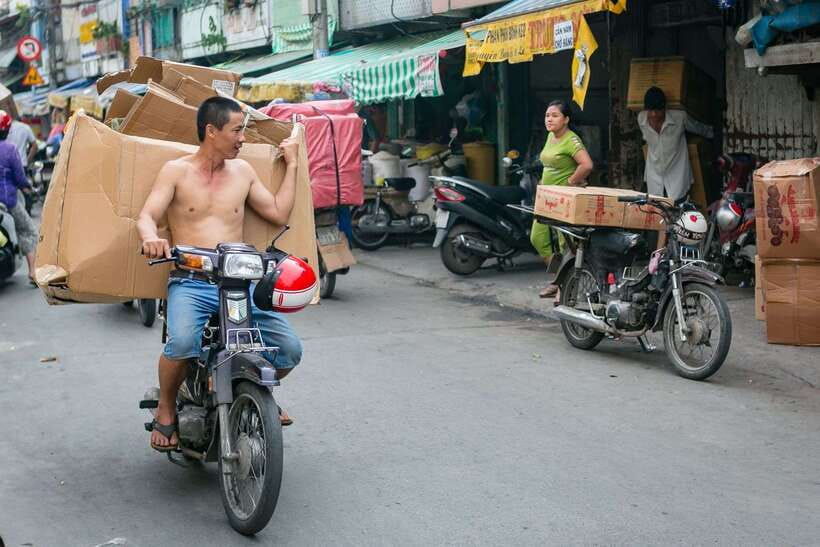 Ho Chi Minh City: Half-day Cyclo Journey Through Chinatown - Chinese shops and Đồng Khánh