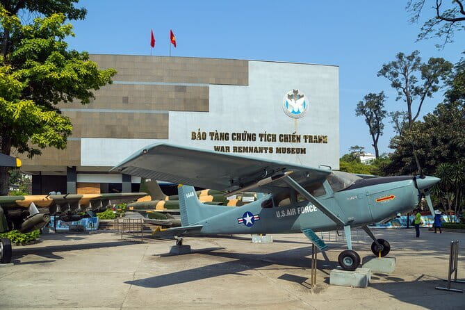 Ho Chi Minh City Half-day Jeep Tour - The Opera House and City Hall in quick succession