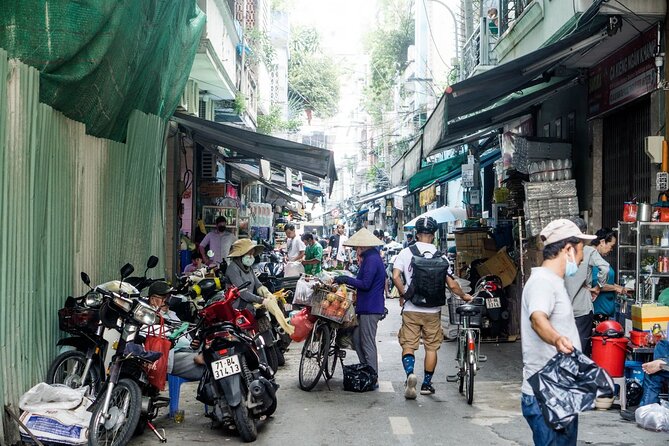 Ho Chi Minh City: Hidden Bunker & Vietnam War - Free Walking Tour - One focused hour at the War Remnants Museum