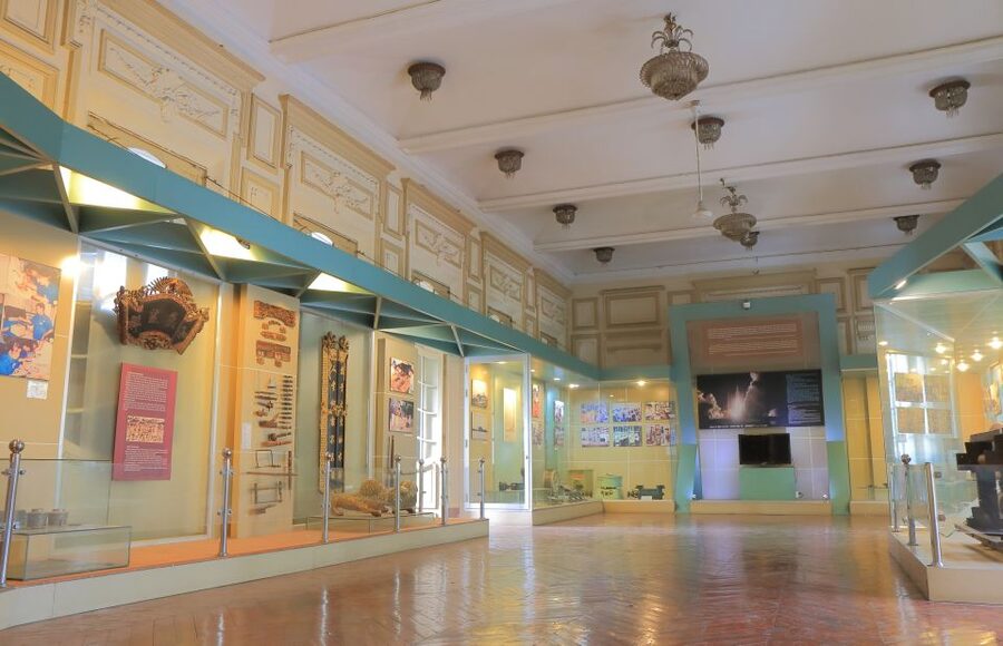 Ho Chi Minh City: History Museum and Ben Thanh Market Tour - The Museum of Vietnamese History, 30 minutes of exhibits