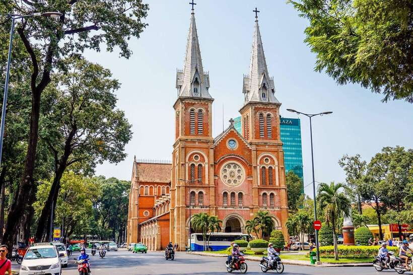 Ho Chi Minh City: Hop-On Hop-Off Bus Tour by Vistra - Who should book this city circuit?