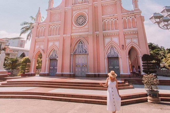 ️ Ho Chi Minh City Instagram Tour: Hidden Gems (Private & All-Inclusive) - City Hall and Nguyen Hue Street