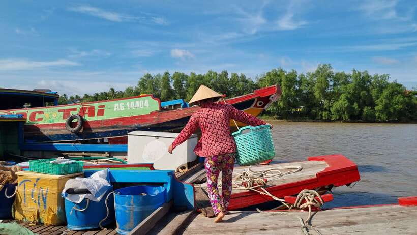 Ho Chi Minh City: Mekong Delta Day Trip with Lunch & Drinks - Ben Tre markets by tuk-tuk