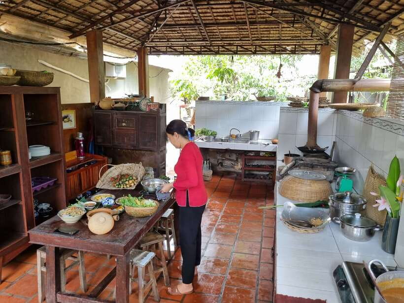 Ho Chi Minh City: Mekong Delta Day Trip with Lunch & Drinks - Island life, fish farming, and traditional work